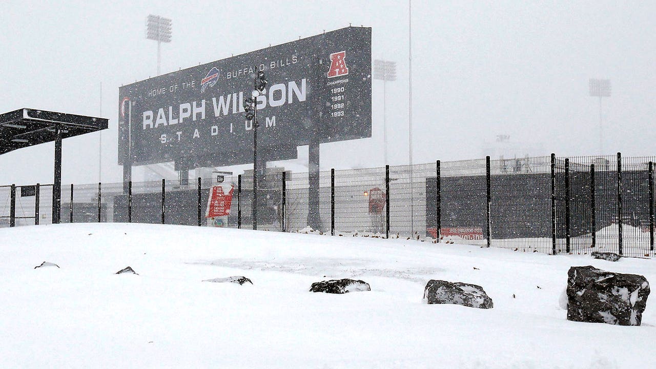 Snow problems! Bills set to host Browns despite stadium damage